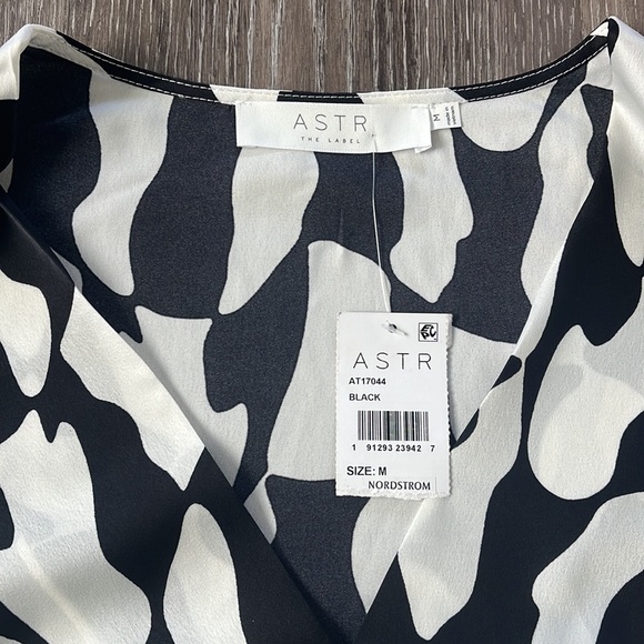 Nordstrom’s Women’s Top - Picture 2 of 5